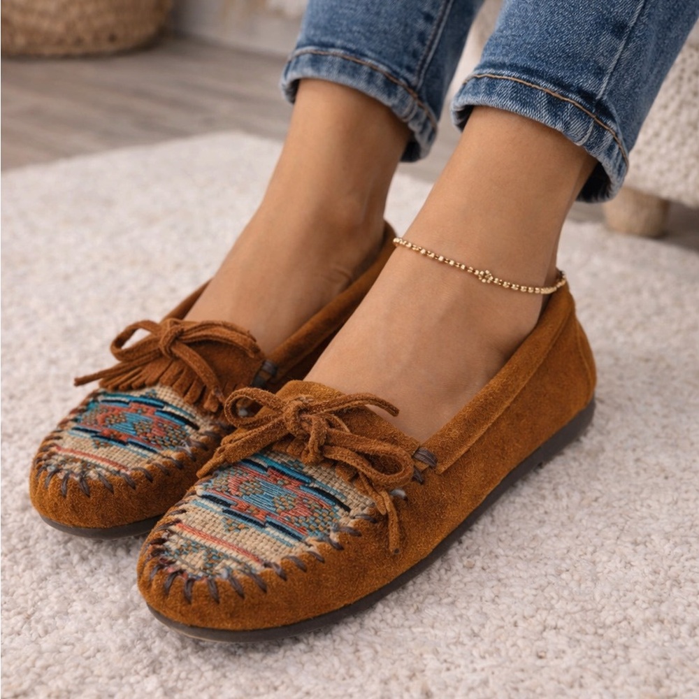 Minnetonka Women's Tan and Multicolor Moccasins